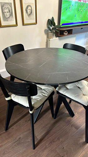 Round black dining table - black,